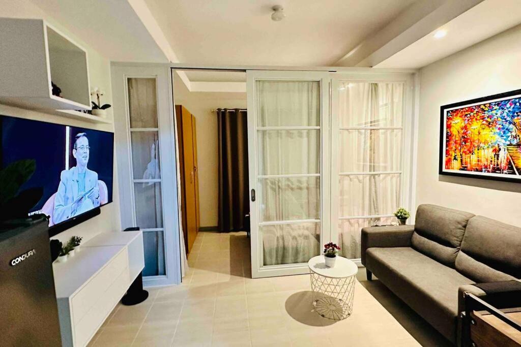 Tagaytay Apartment | MM’s Place at Woodhills Tagaytay