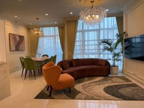 Bonifacio Global City Apartment | Modern 4BR in Central BGC Walk to Shangrila and Ascot
