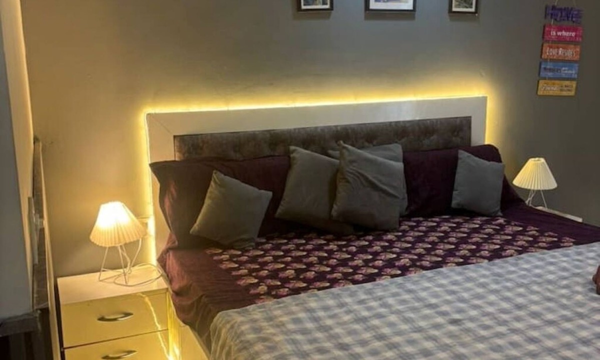 Noida Apartment | Modern Cozy Studio @ Paramount – Perfect for Couples!