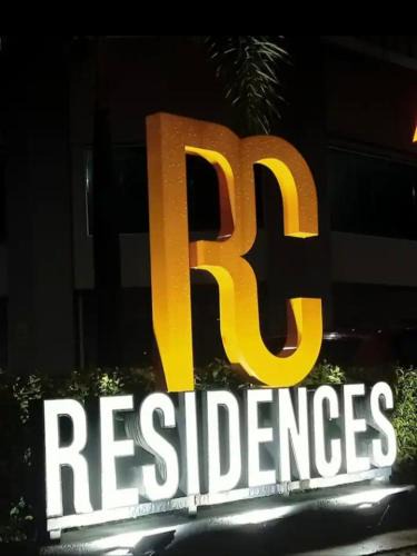 Salak South Apartment | Modern High-Floor 2BR Retreat 9km to KL City Centre
