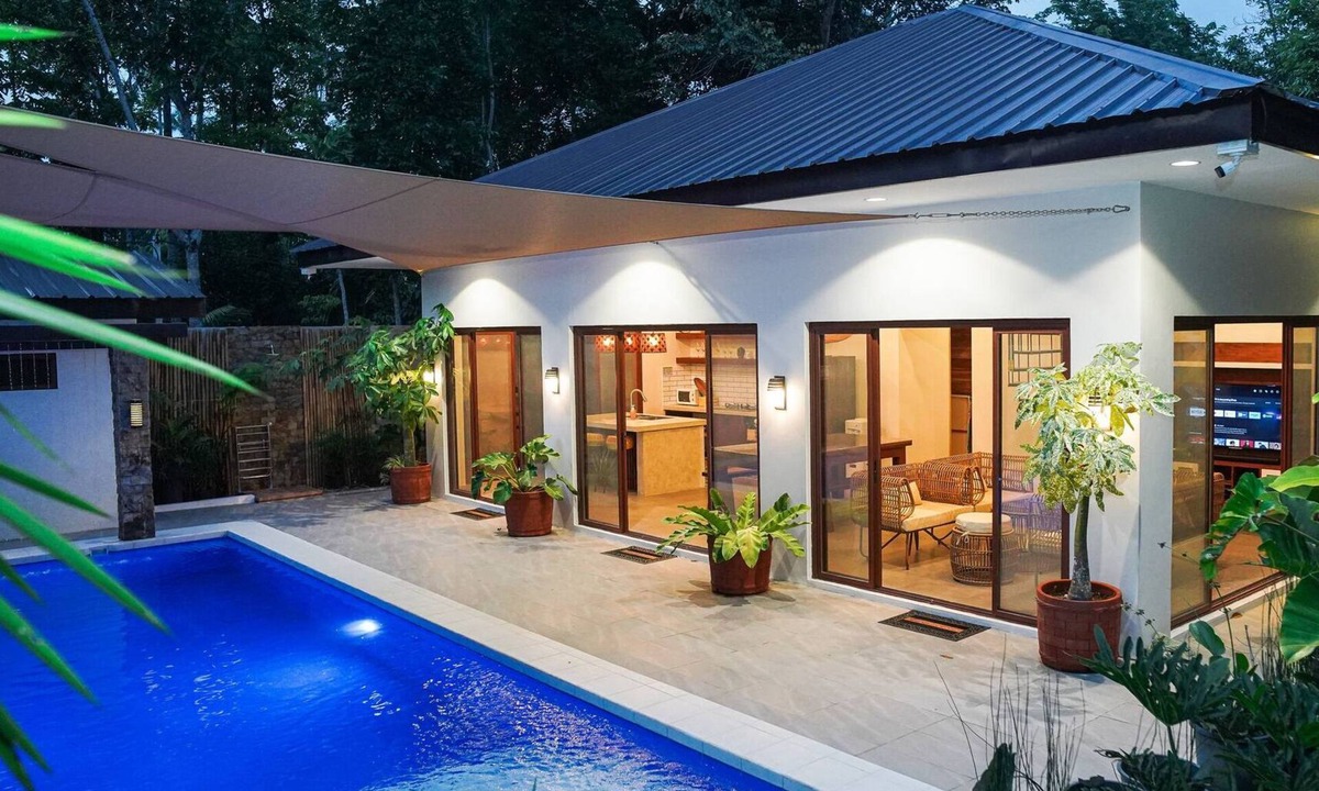 Amadeo Villa | Modern Tropical 2BR Villa & Pool Retreat in Amadeo