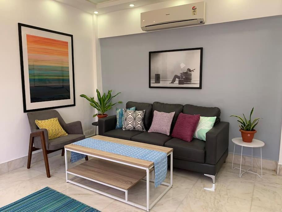 Bandra West Apartment | Mon Desire 1, Perry Cross Rd, Bandra West by Connekt Homes