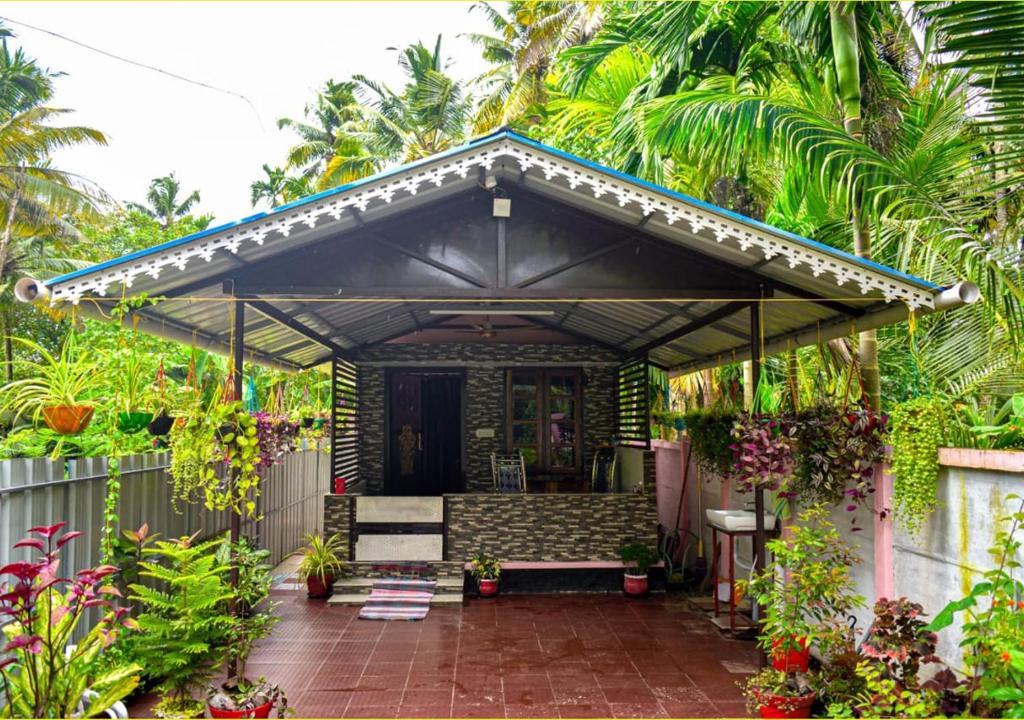 Munroe Island House | Mullavayalil Tourist Home