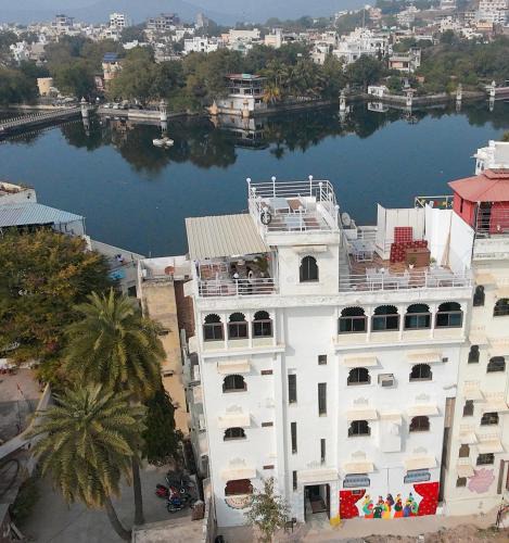 Lake Swaroop Sagar Hostel | Multiple Stories, Udaipur