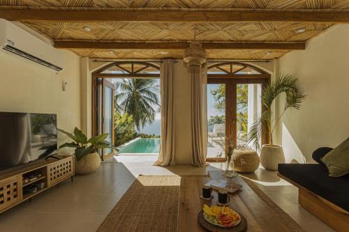 Oslob Villa | Native Villa with Pool at Kalumo Lodge