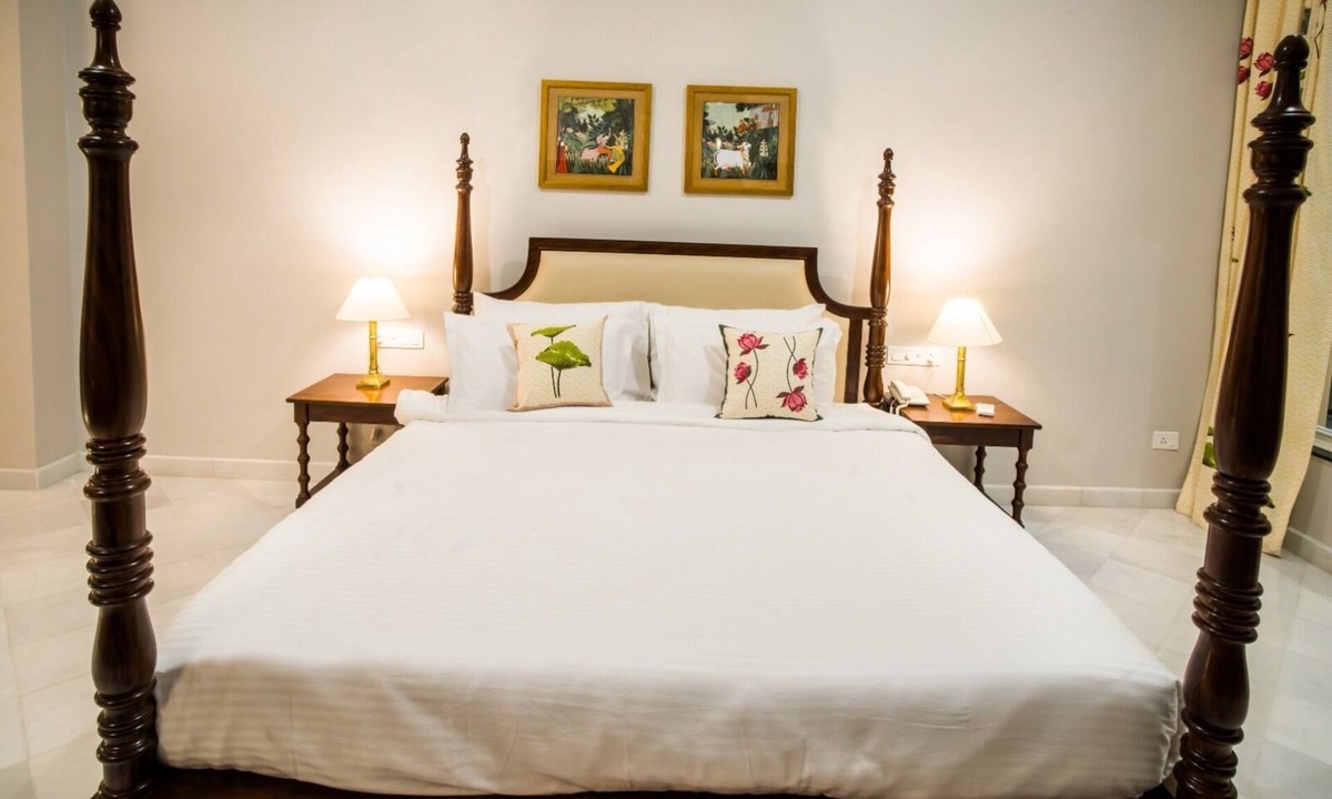 Shavri Colony Bed & Breakfast | Nestled in outskirts 20 minutes of drive from City palace.