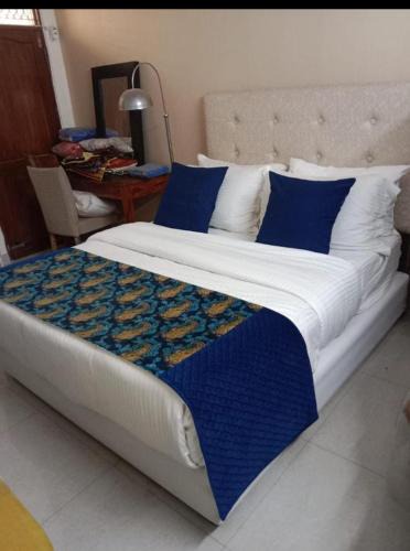 Paharganj Hotel | Newly Built Hotel Ambience Just Near New Delhi Railway Station Paharganj & Connaught Place