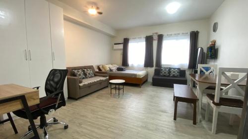 Canlubang Hostel | Nuvali Studio Retreat Free Parking Fast WiFi Pool