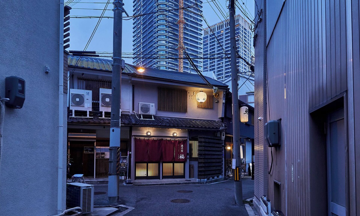 Fukushima House | Okunoyado Fuku 2F [Accommodates up to 7 people] 4-way access for comfortable travel! One stop from Osaka Station and a 5-minute walk from JR Fukushima Station! 3 stations and 15 minutes to USJ!