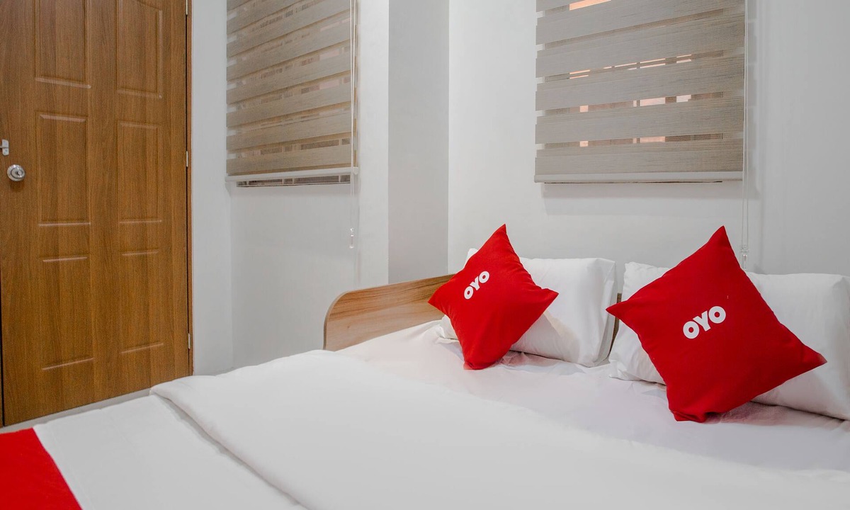Sampaloc Hotel | OYO 605 The Quarters