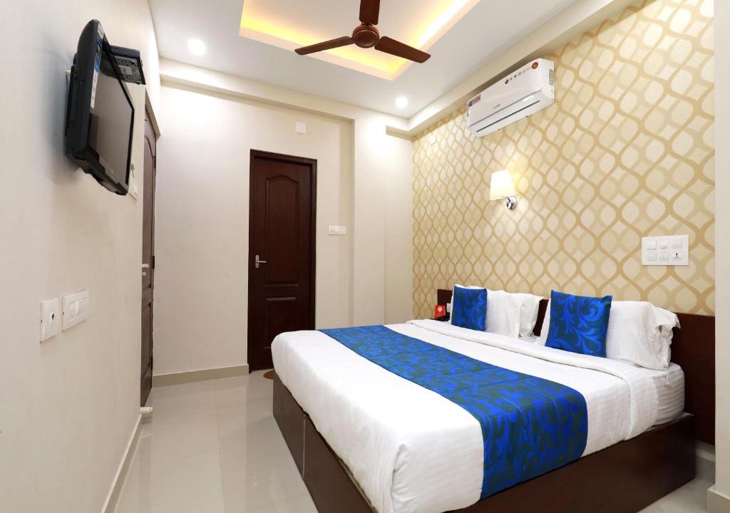 Kaloor Hotel | OYO 6728 Almas Residency