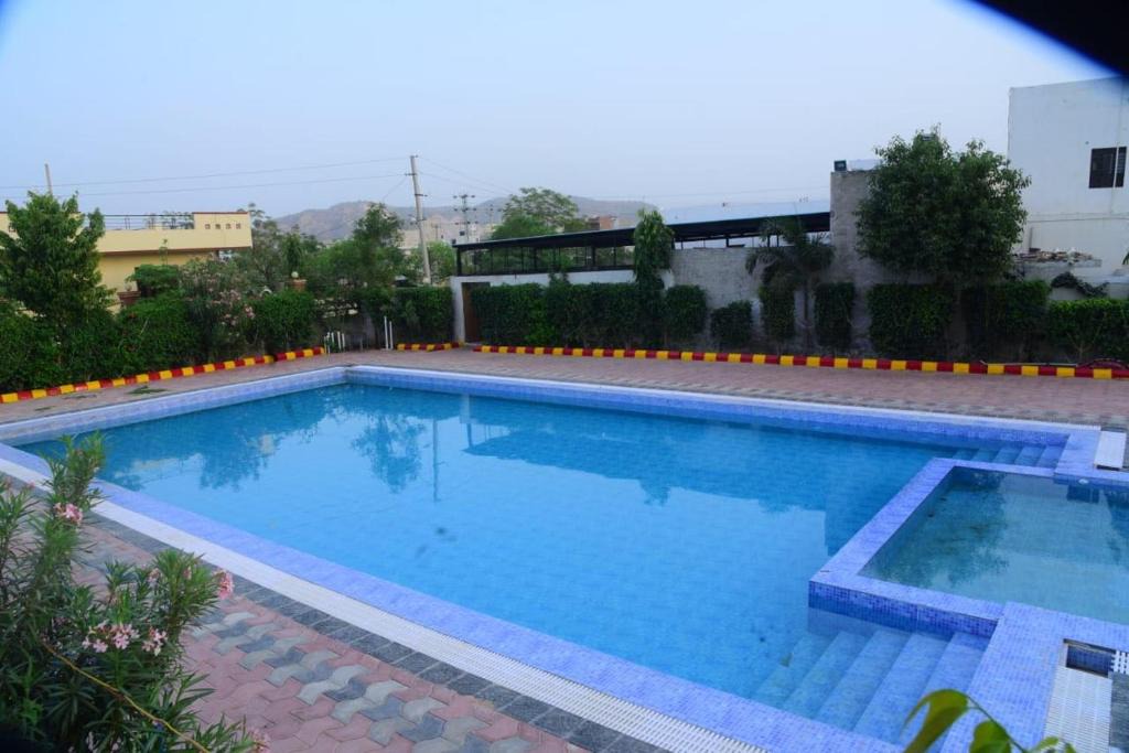 Kishangarh Hotel | OYO Chitvan Farm