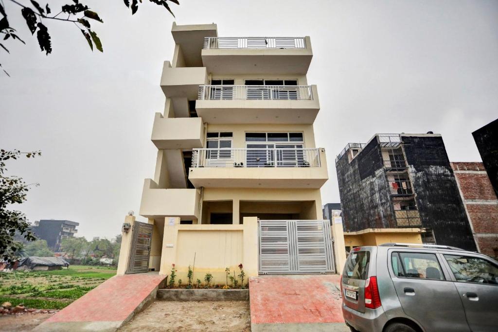Noida Hotel | OYO Cozy Stay