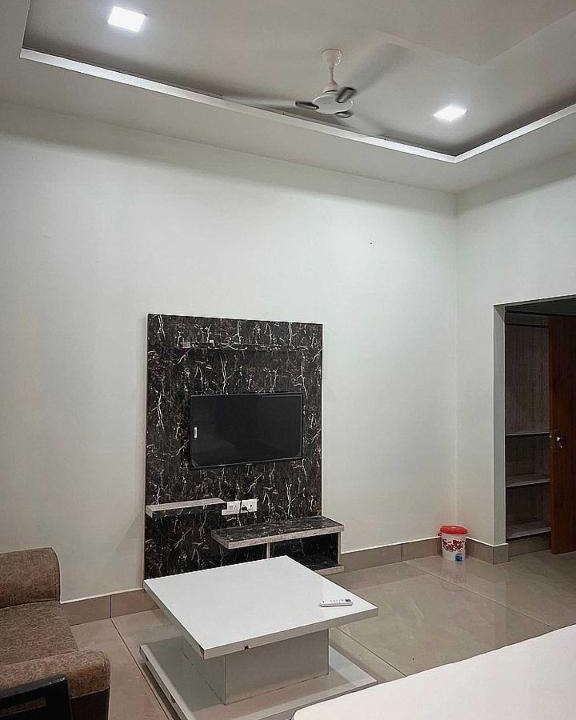 Bhiwani Hotel | OYO Flagship 91699 R S Hotel
