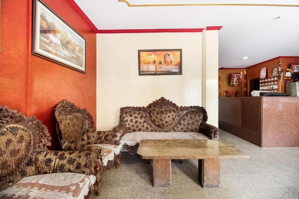 Pink City Hotel | OYO Hotel Apoorva Deluxe