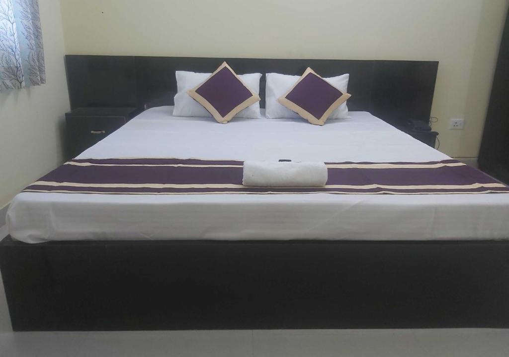 Danapur Hotel | OYO Hotel Red Rose