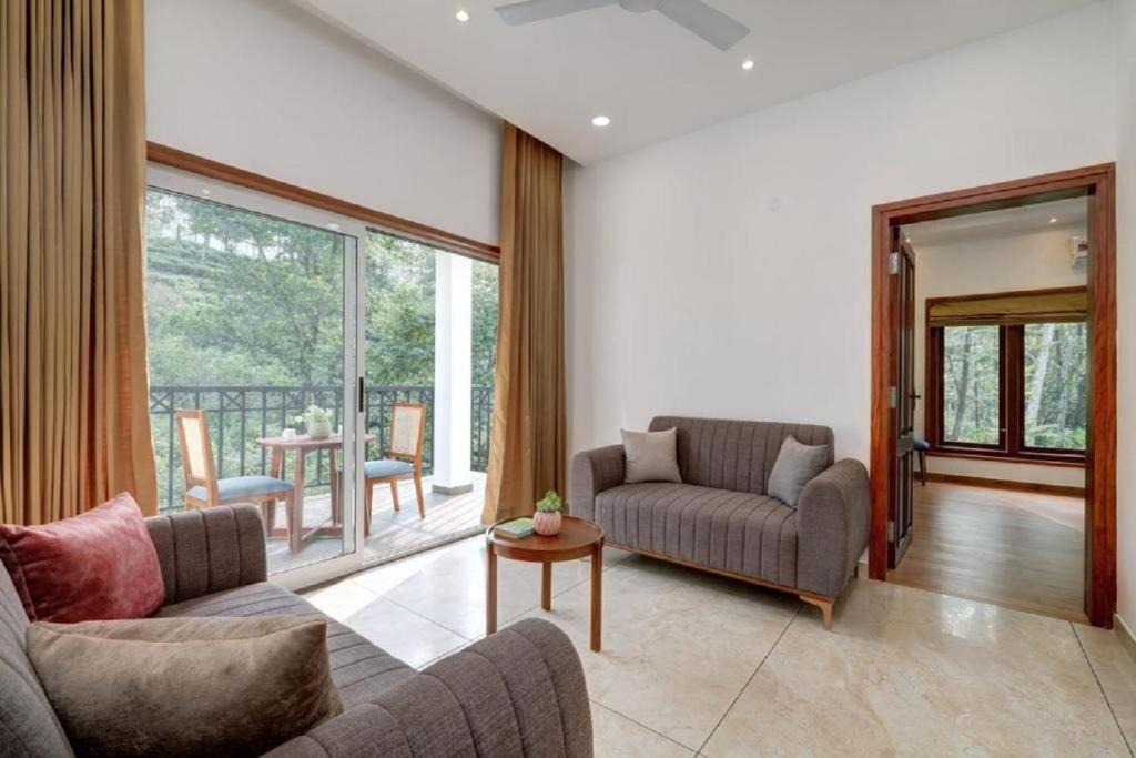 Elappara Bed & Breakfast | Pakoid Cottages