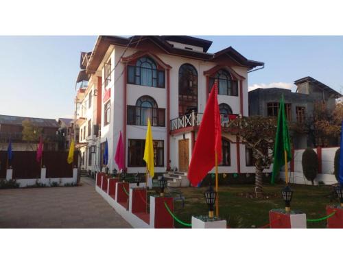 Nishat-Shalimar House | Palla's Inn & Suites-RESORTS, Srinagar