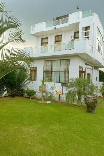 Jaipur District House | Peaceful 3 BHK farm with pool in Kanota