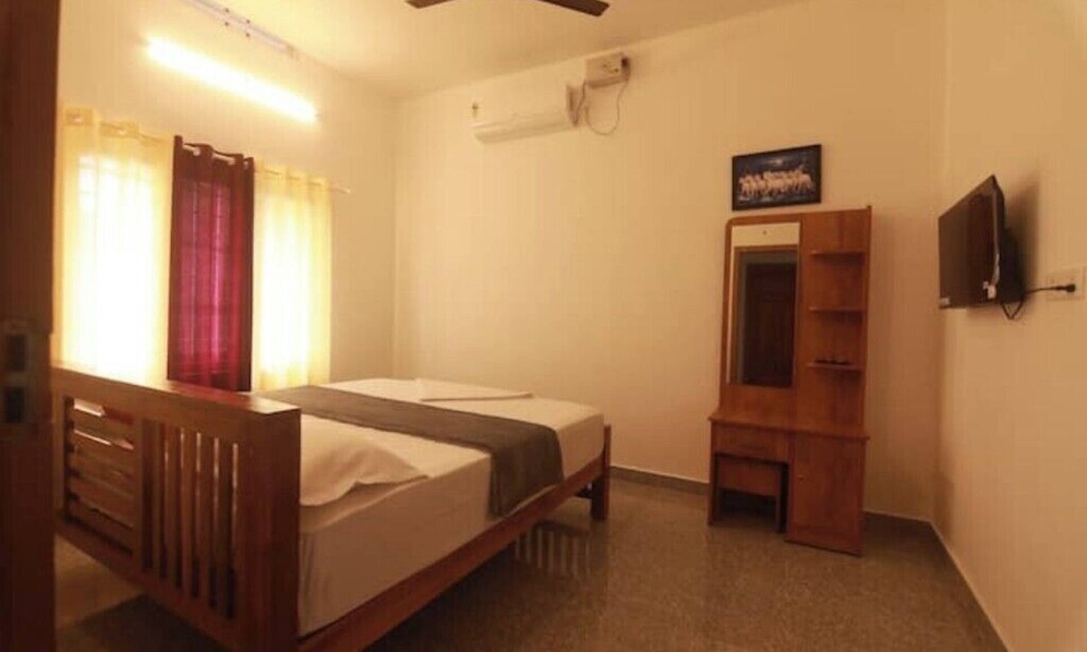 Kumily Apartment | Periyar Homes Deluxe Room 102