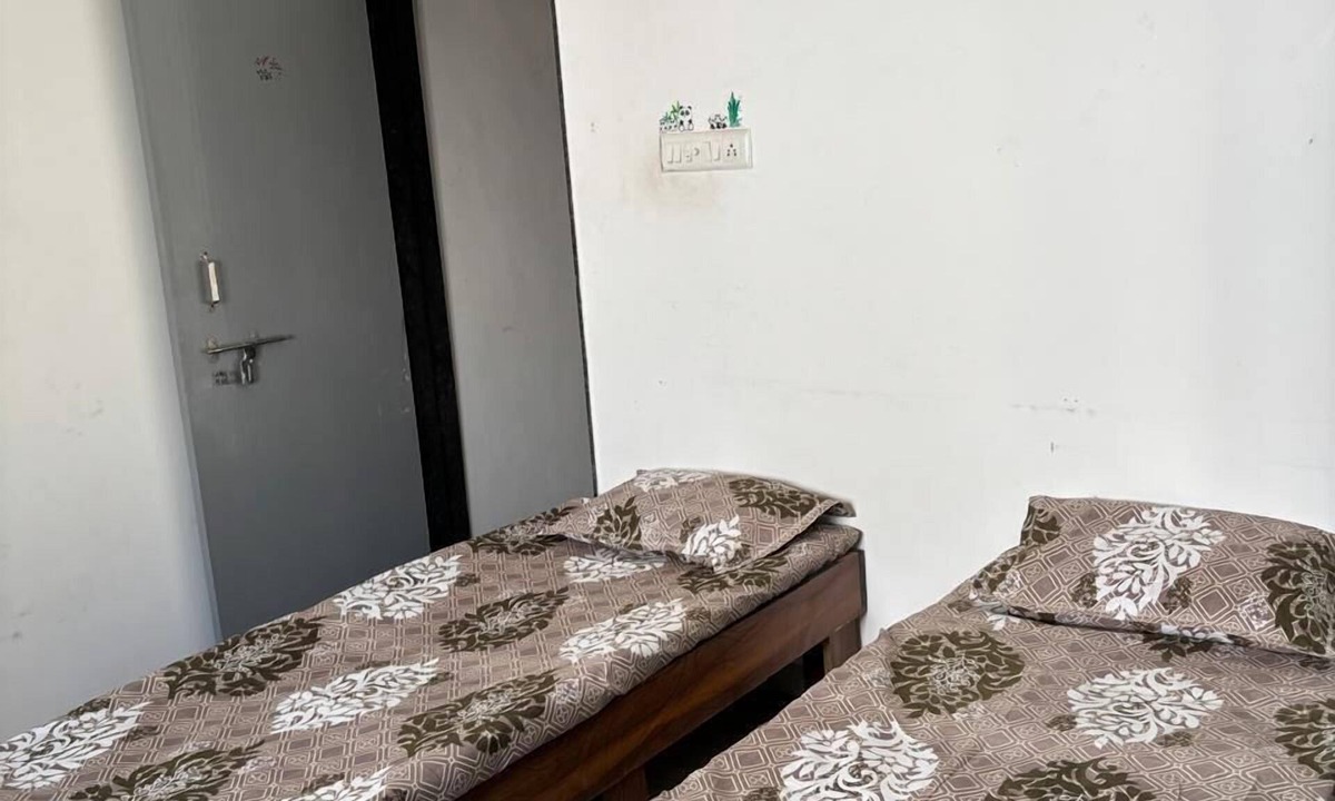 Thaltej Hostel | Pihu Girls PG