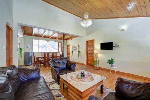 Manali Bed & Breakfast | Plumage