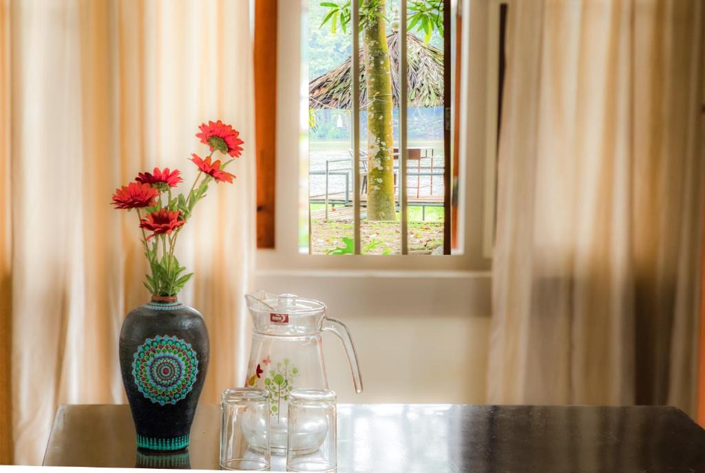 Kanjiramattom House | Pranayakulam Riverside stay in rustic village