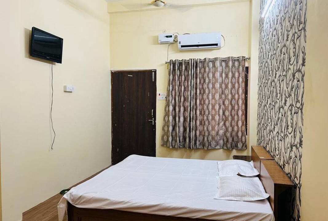 Varanasi Resort | Private room ∙ 3 guests