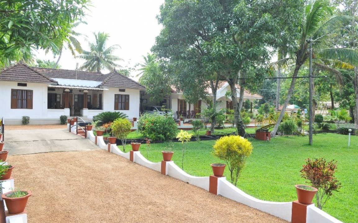 Kumarakom Resort | Private room ∙ 4 guests