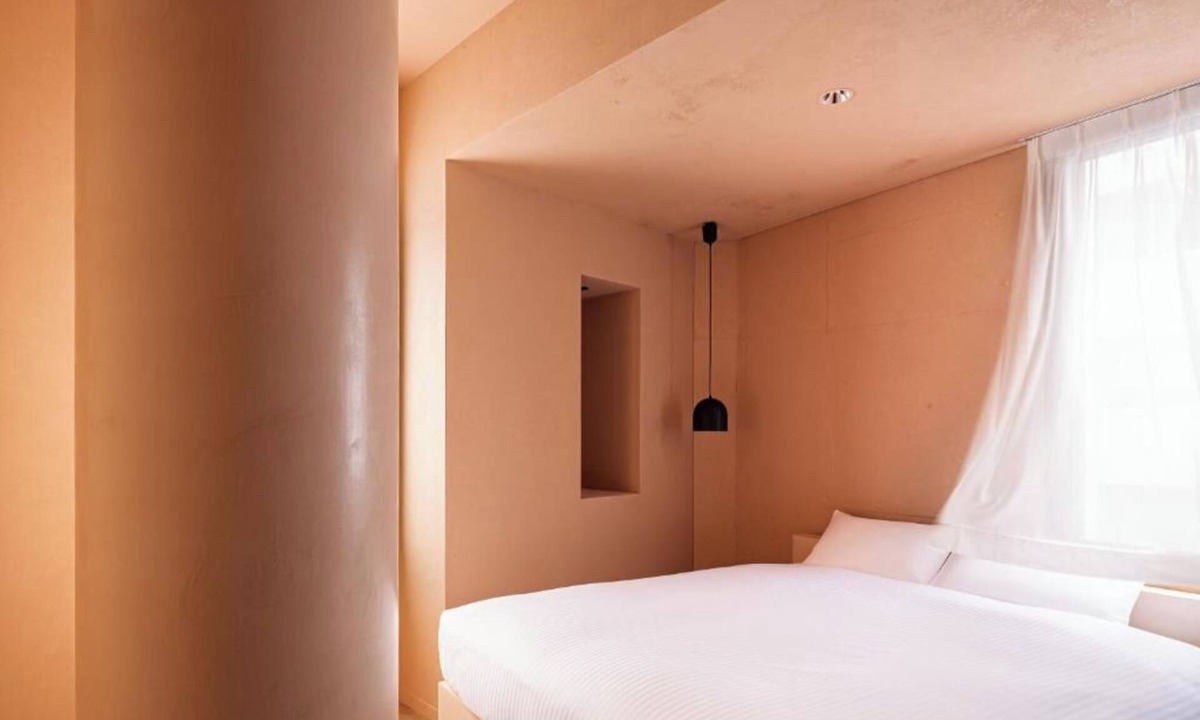 Nihonbashimuromachi Hotel | Queen Pin Boss Lady Room @ Tokyo Street Art Hotel