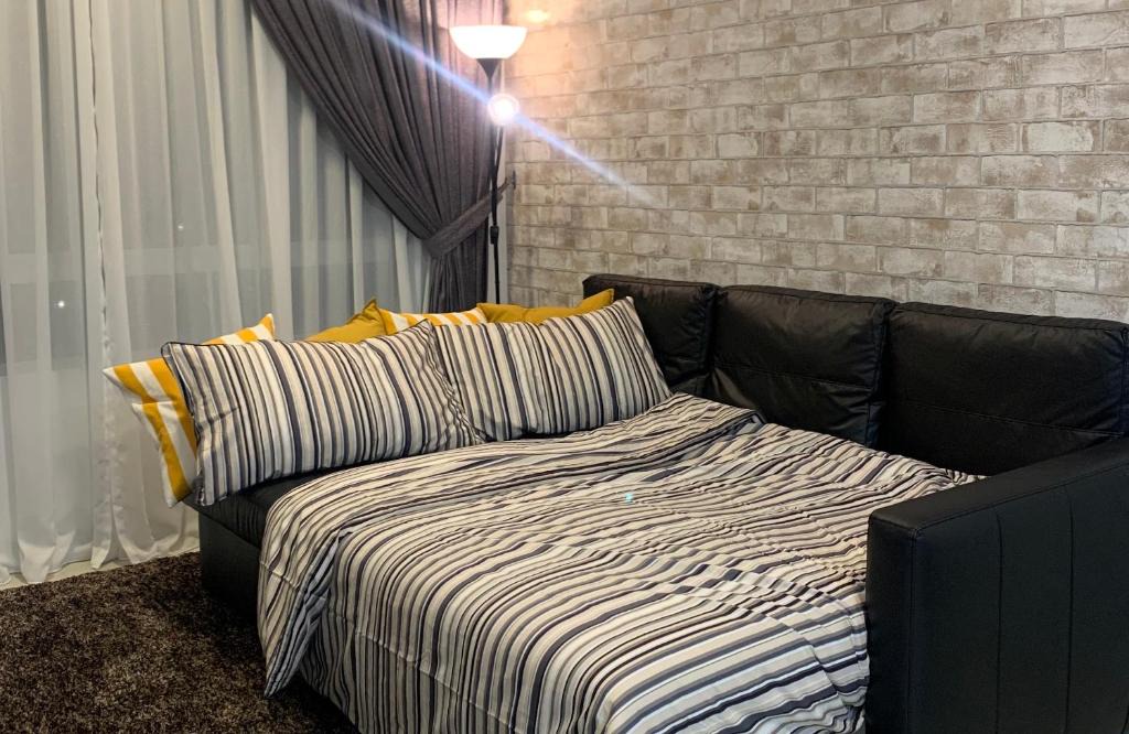 Kajang Apartment | Relaxed Family Staycation, Pool View w WIFI n Netflix