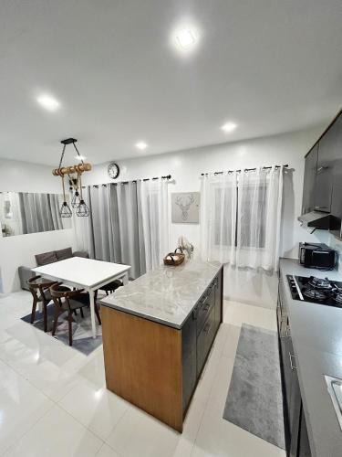 Balanga House | Relaxing 2BR Corner Home with Calming Lanai Area