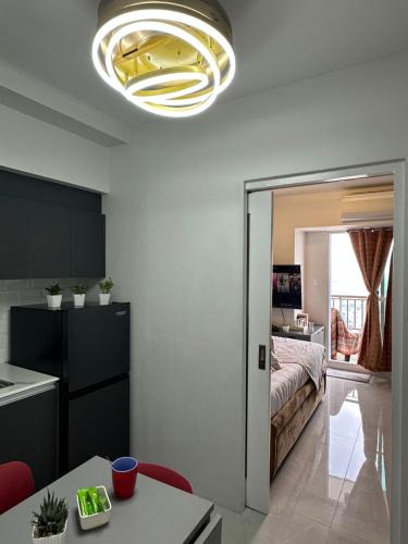 Mandaluyong Apartment | Resort-style oasis at the the heart of the city