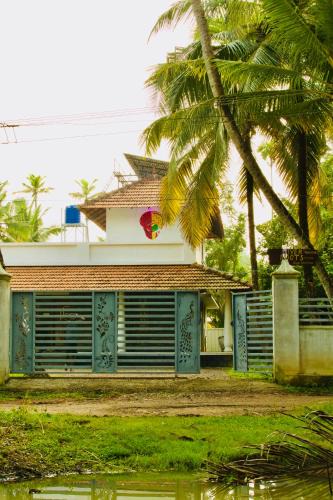 Munroe Island House | Riverrootsstays