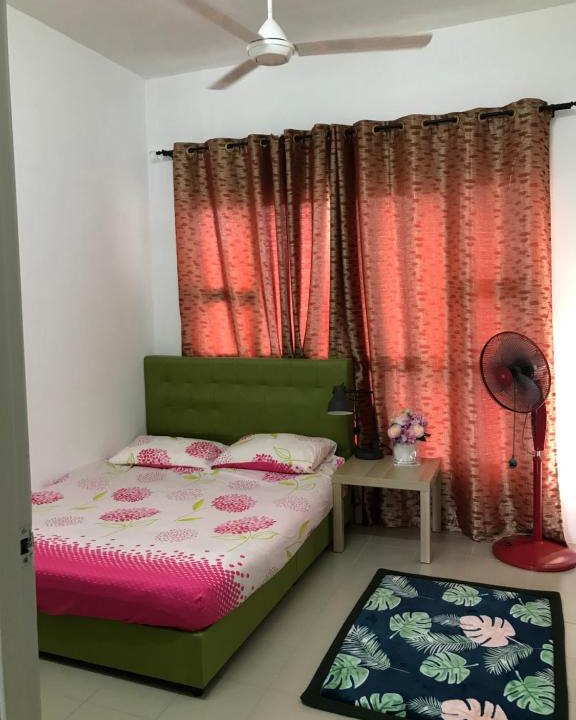 Putrajaya Bed & Breakfast | Roomstay in Putrajaya (Female only/Queen bed)