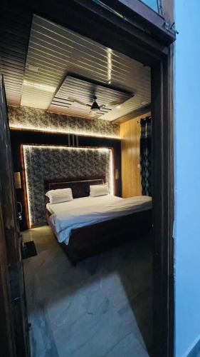 Civil Lines Hotel | Rose world stay