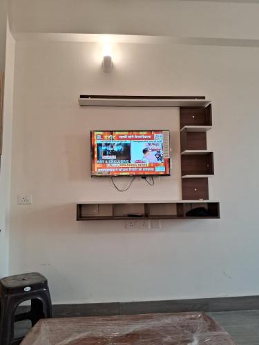 Sikandarabad Apartment | runway suits studio apartment
