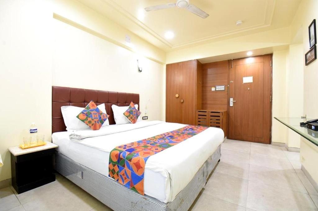 Wakad Hotel | S R Rooms