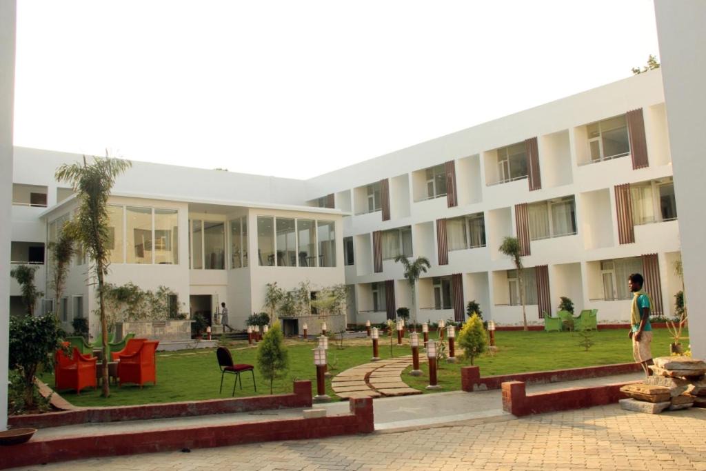 Courtallam Hotel | SAARAL RESORTS & HOTELS PVT Ltd