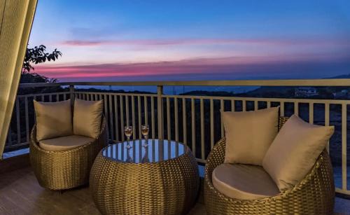 Atvan Ski Chalet | SaffronStays Hillside Harrier - Swiss-style cottages in Lonavala with balconies & bathtub