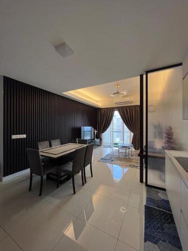 Brickfields Apartment | Sentral Suites Kuala lumpur By Leyla 3BR suites 8 pax