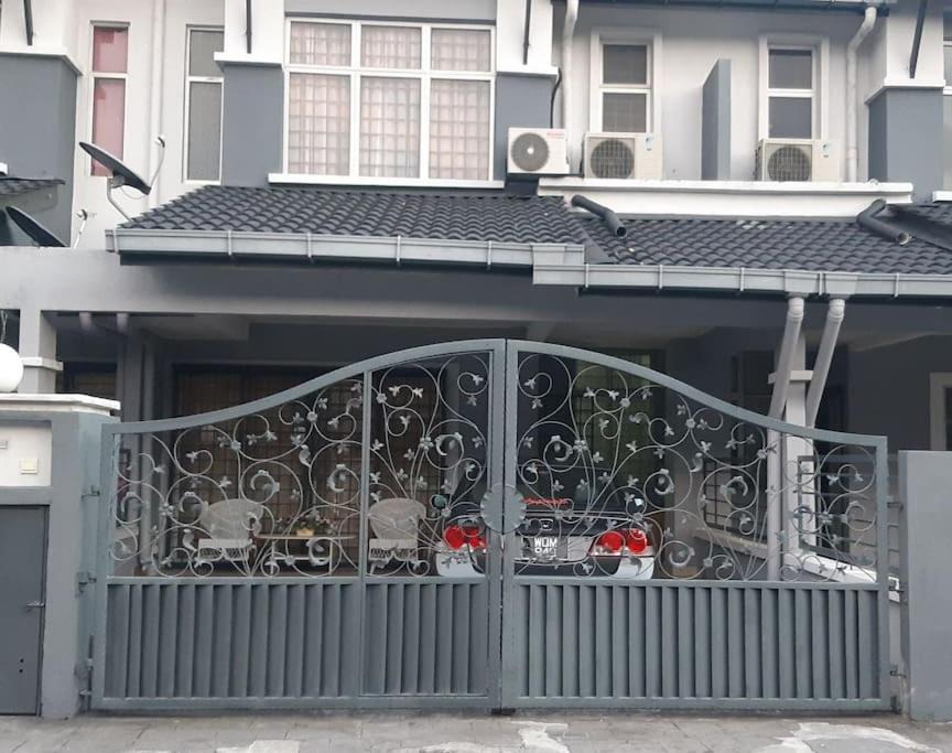 Seksyen 7 House | Shah Alam Golden Homestay Sksyen 7 near uitm/icity