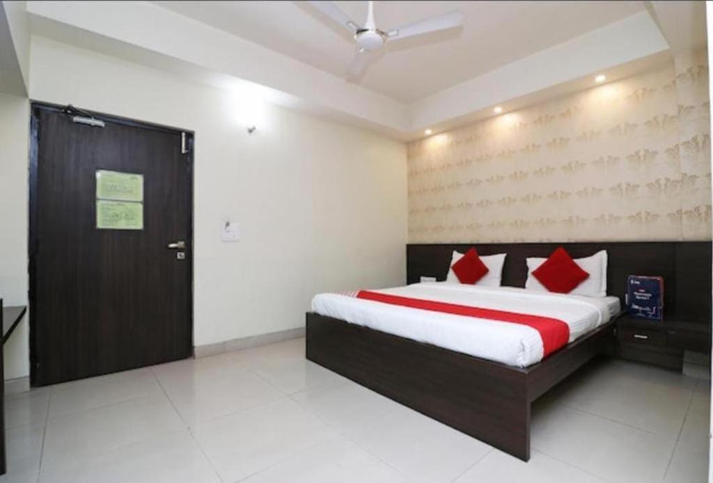 Alambagh Hotel | SILVER GRAND BY SHELTER
