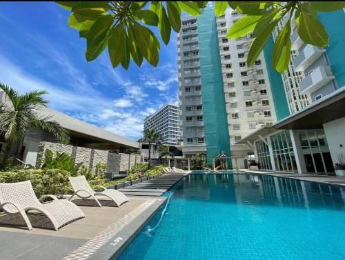 Bantud Hacienda Apartment | Simple White Scape at Mesavirre Bacolod