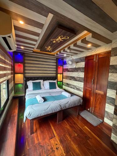 Andhakaranazhy Boat Rental | Skylark houseboats