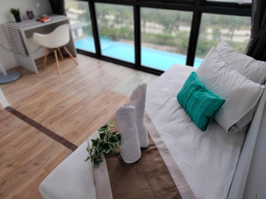 Cyberjaya Apartment | Skypark Residence Cyberjaya I Pool View with Balcony