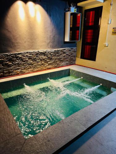 Clark Apartment | Smart Home Plus Jacuzzi near Clark Airport