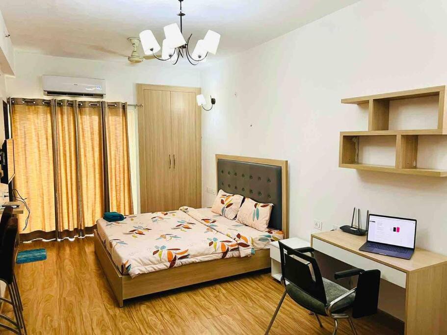 Noida Apartment | Square by Noida Studios