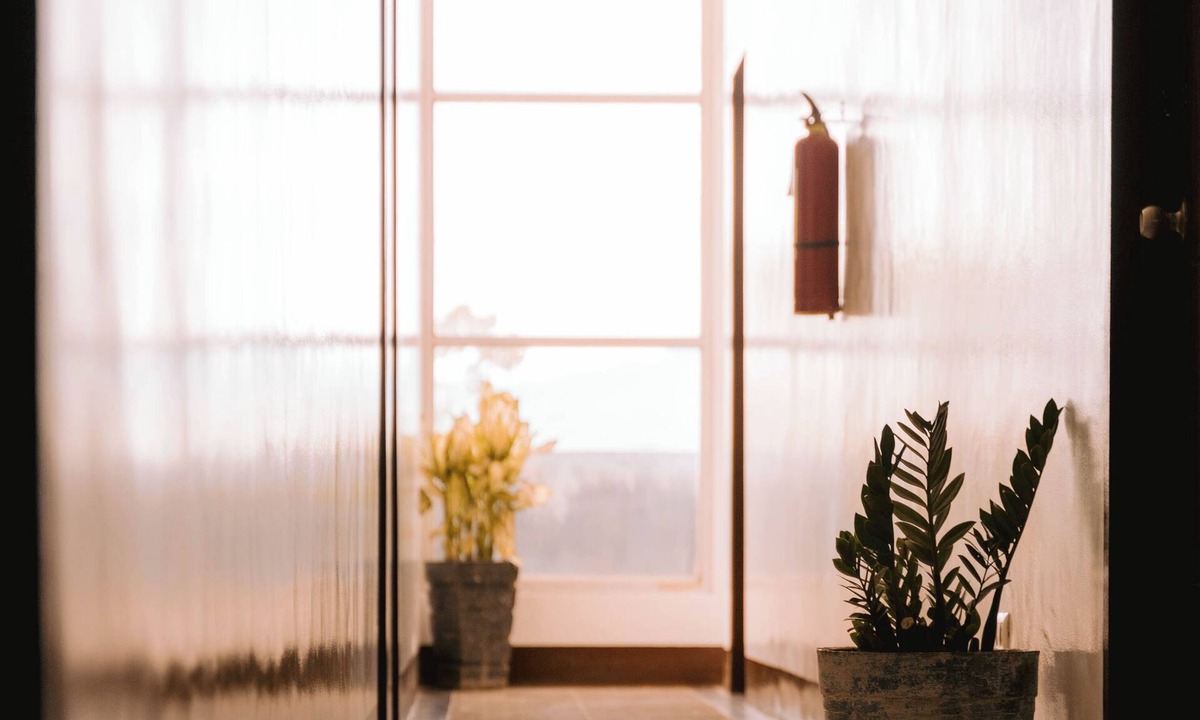 Valencia Hotel | Stop-N-Stay Inn