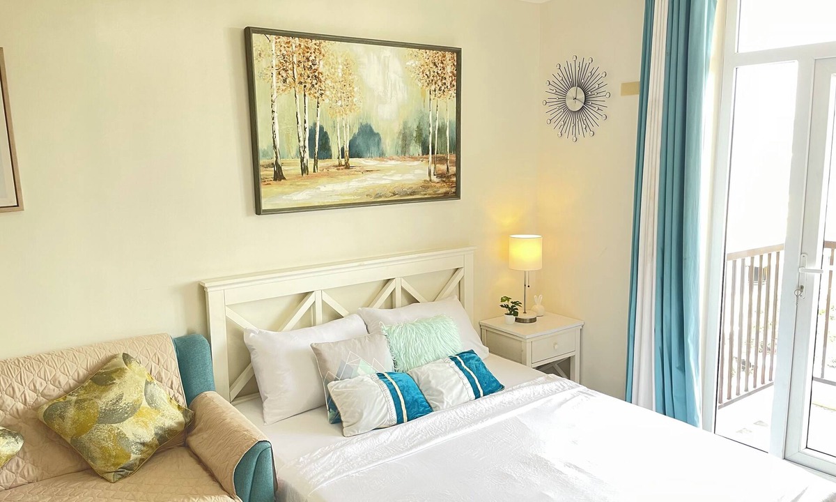 Lapu-Lapu Condo | Studio Unit W/Balcony Sea & City View